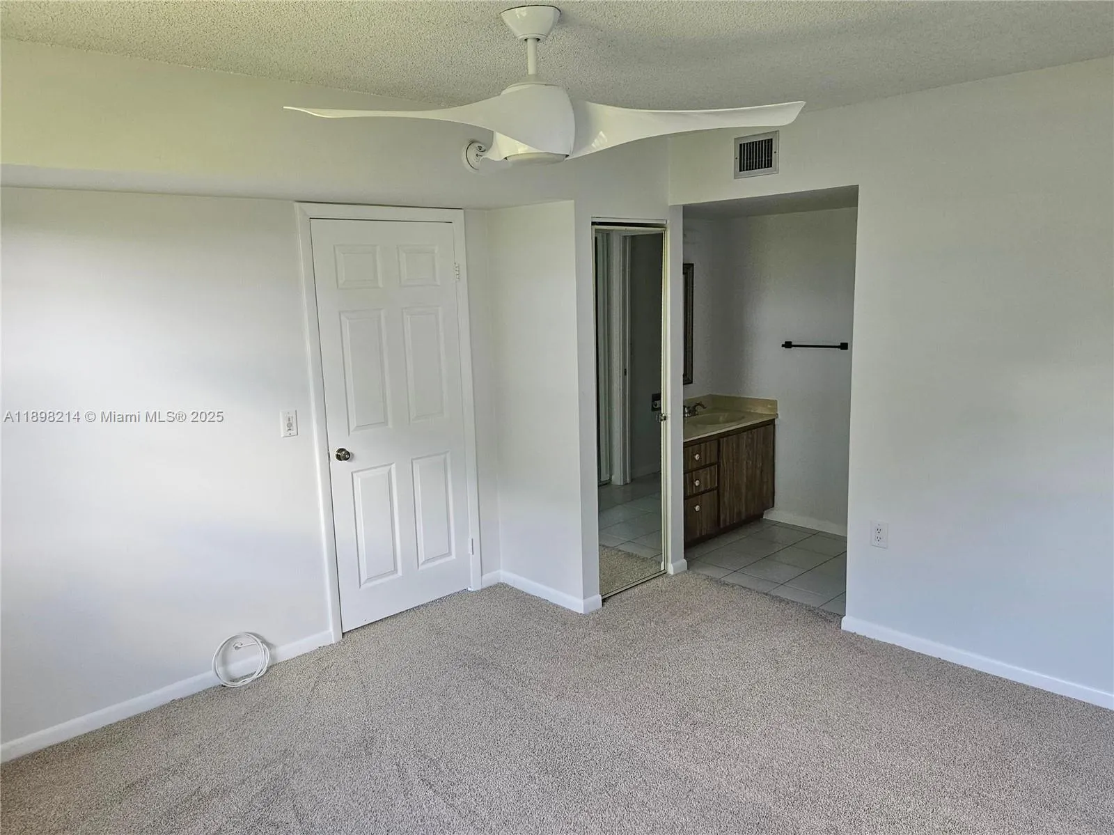 6085 Balboa Cir, #403