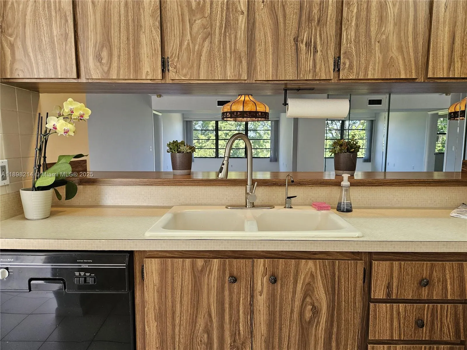 6085 Balboa Cir, #403