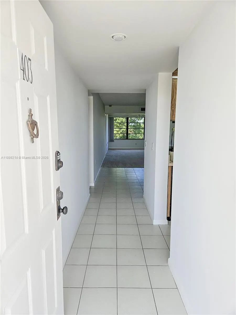 6085 Balboa Cir, #403