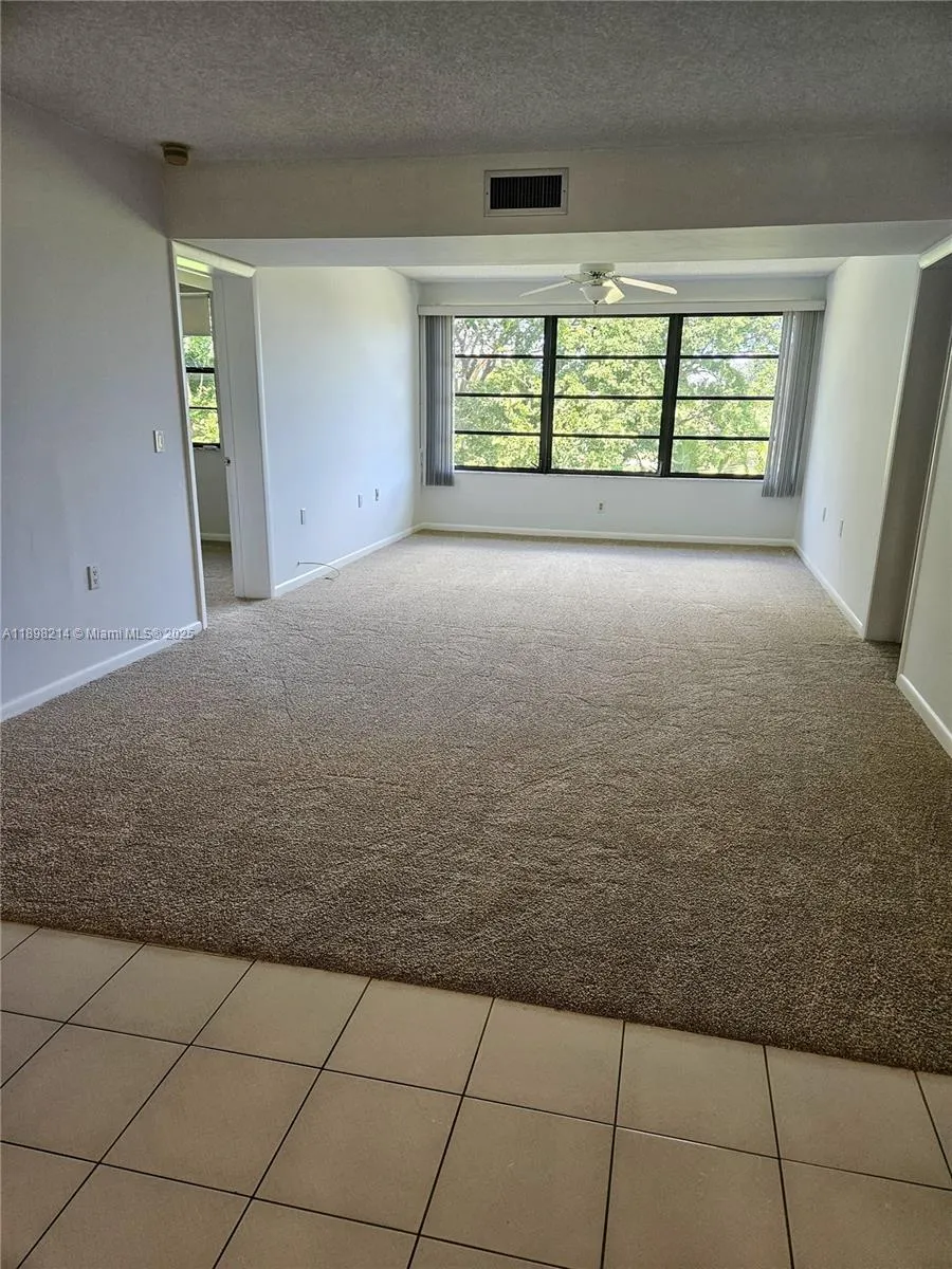 6085 Balboa Cir, #403