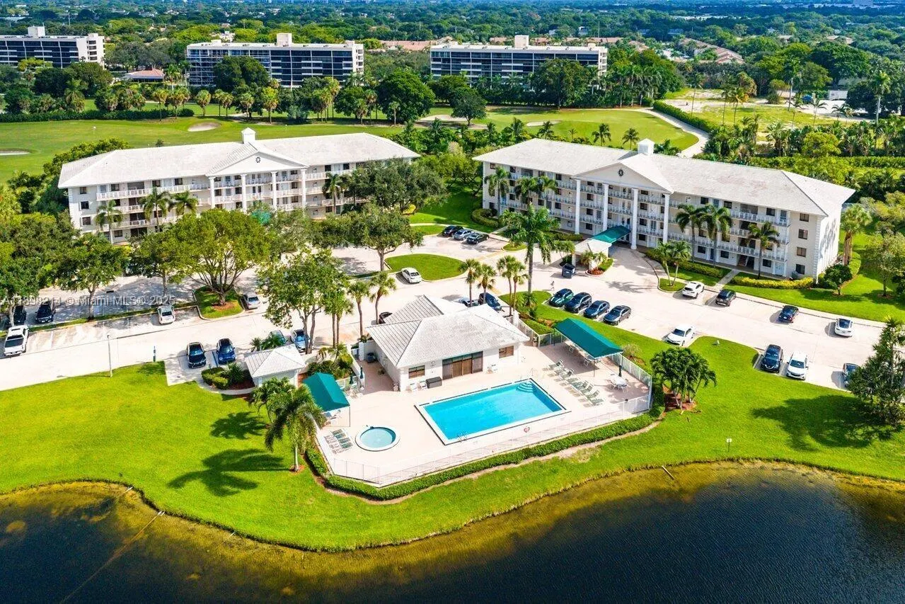 6085 Balboa Cir, #403