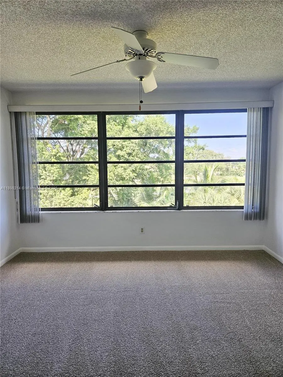 6085 Balboa Cir, #403