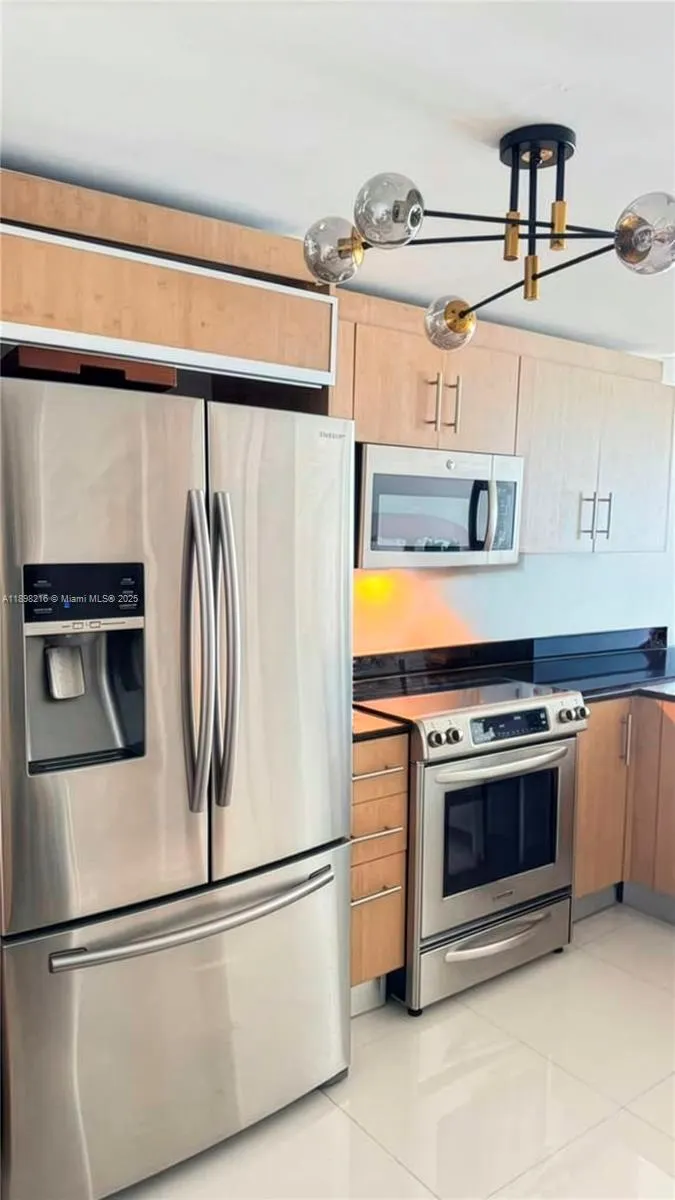 10275 Collins Ave, #802