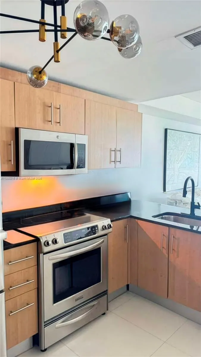 10275 Collins Ave, #802