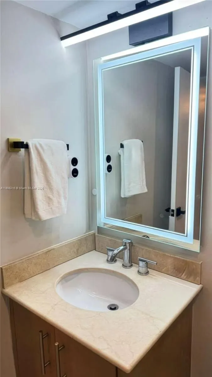 10275 Collins Ave, #802