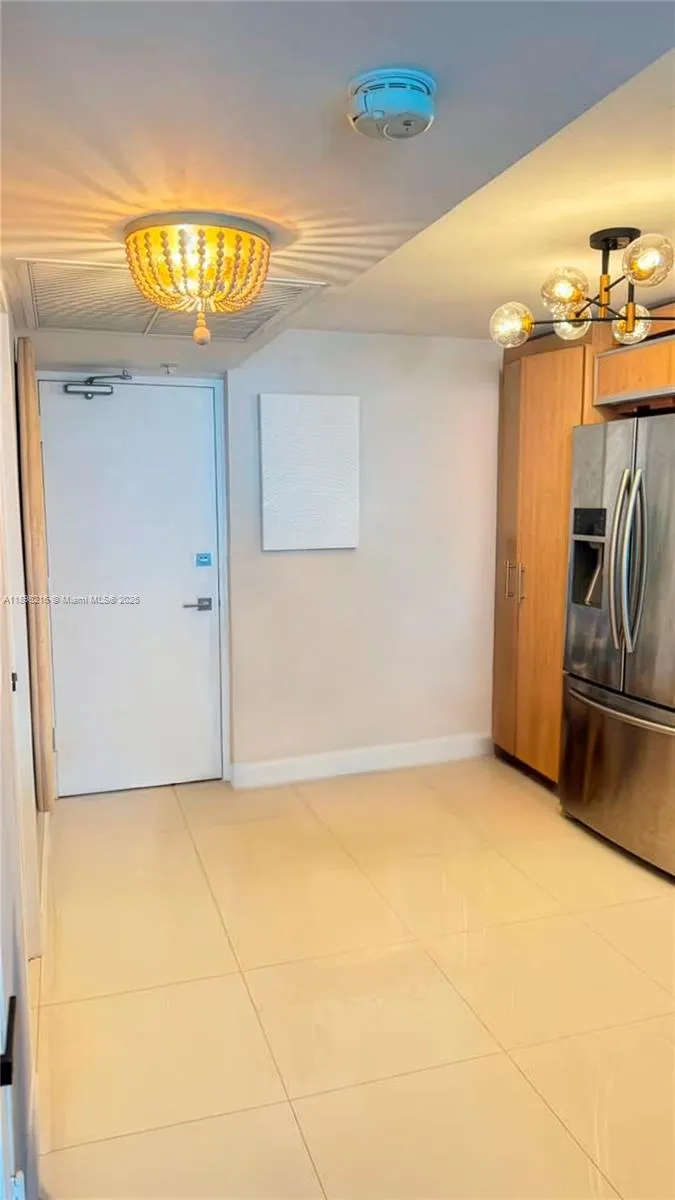 10275 Collins Ave, #802