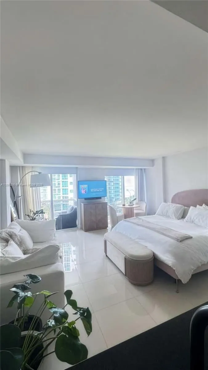 10275 Collins Ave, #802