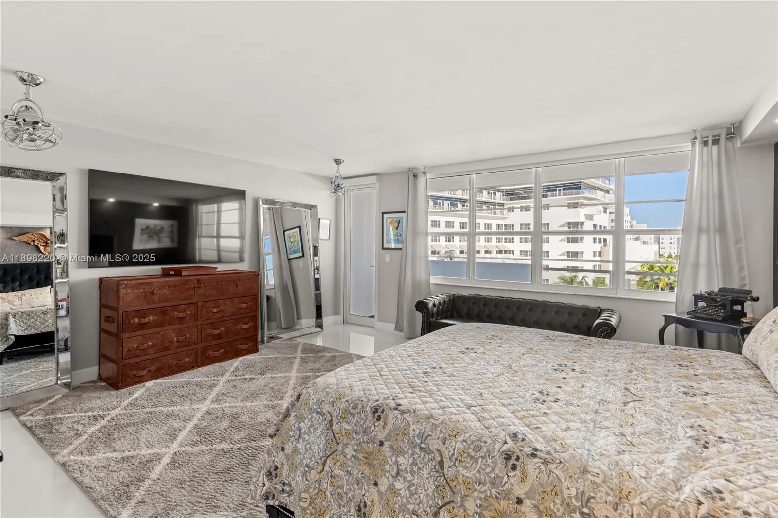 100 Lincoln Rd, #747