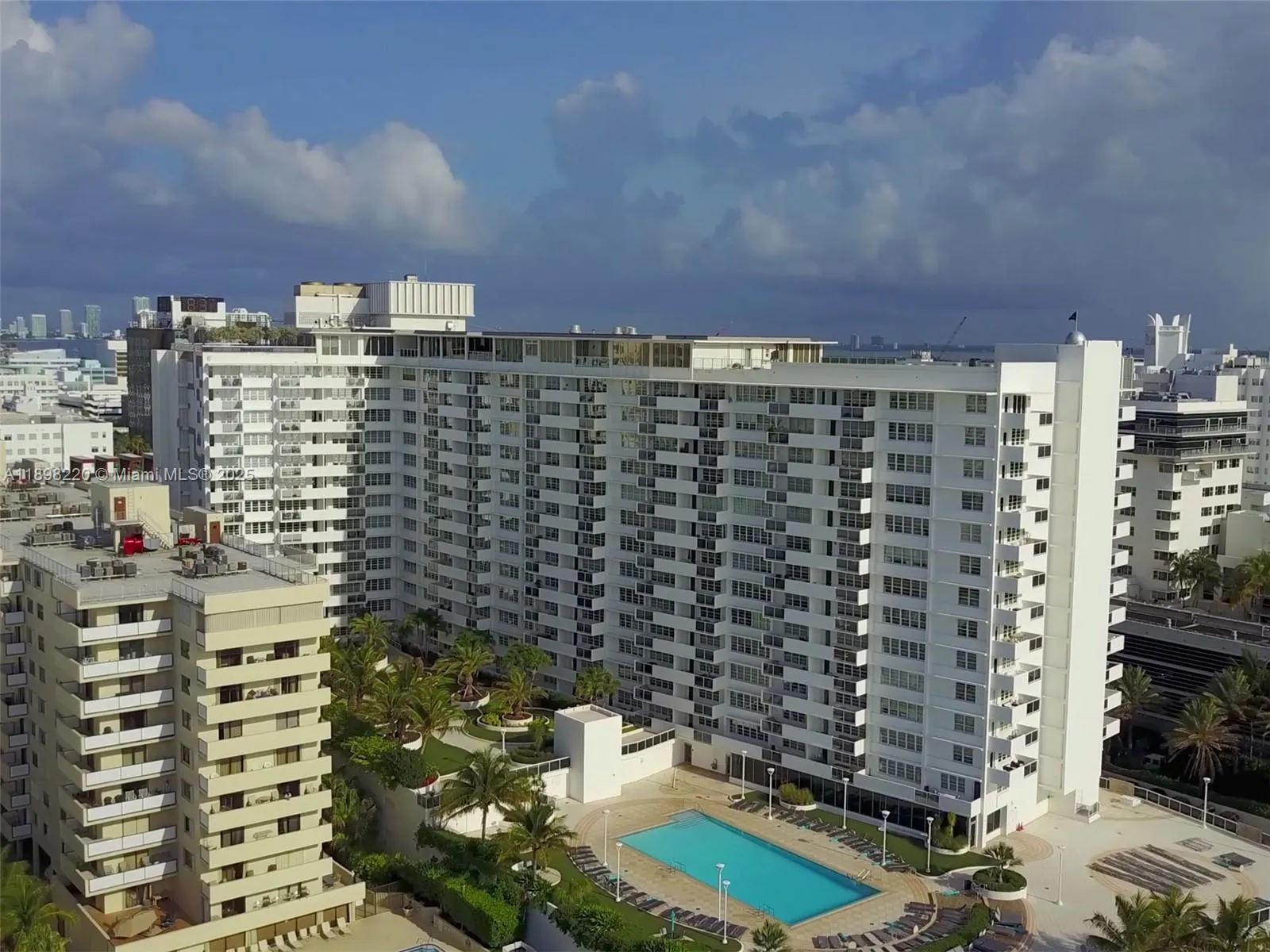 100 Lincoln Rd, #747