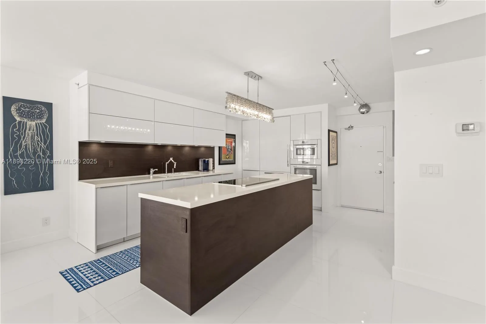 100 Lincoln Rd, #747