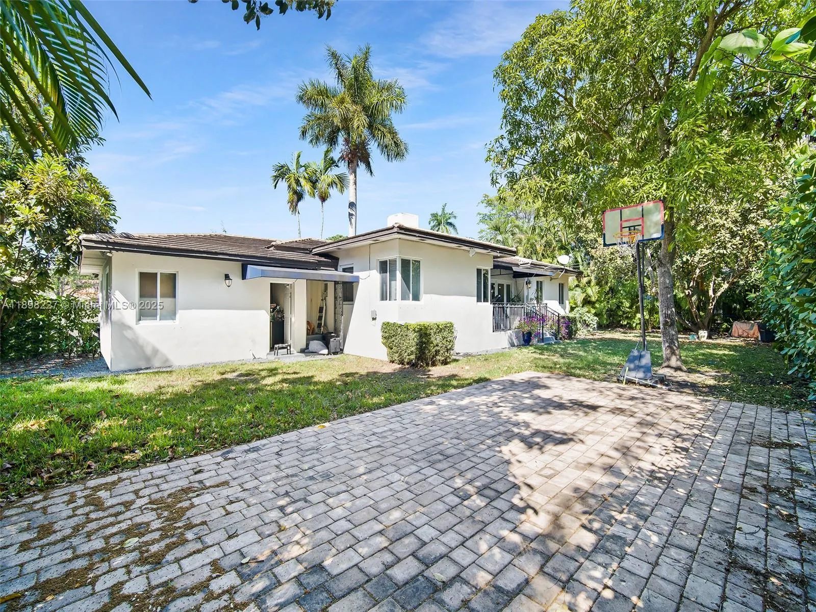 330 Viscaya Ave