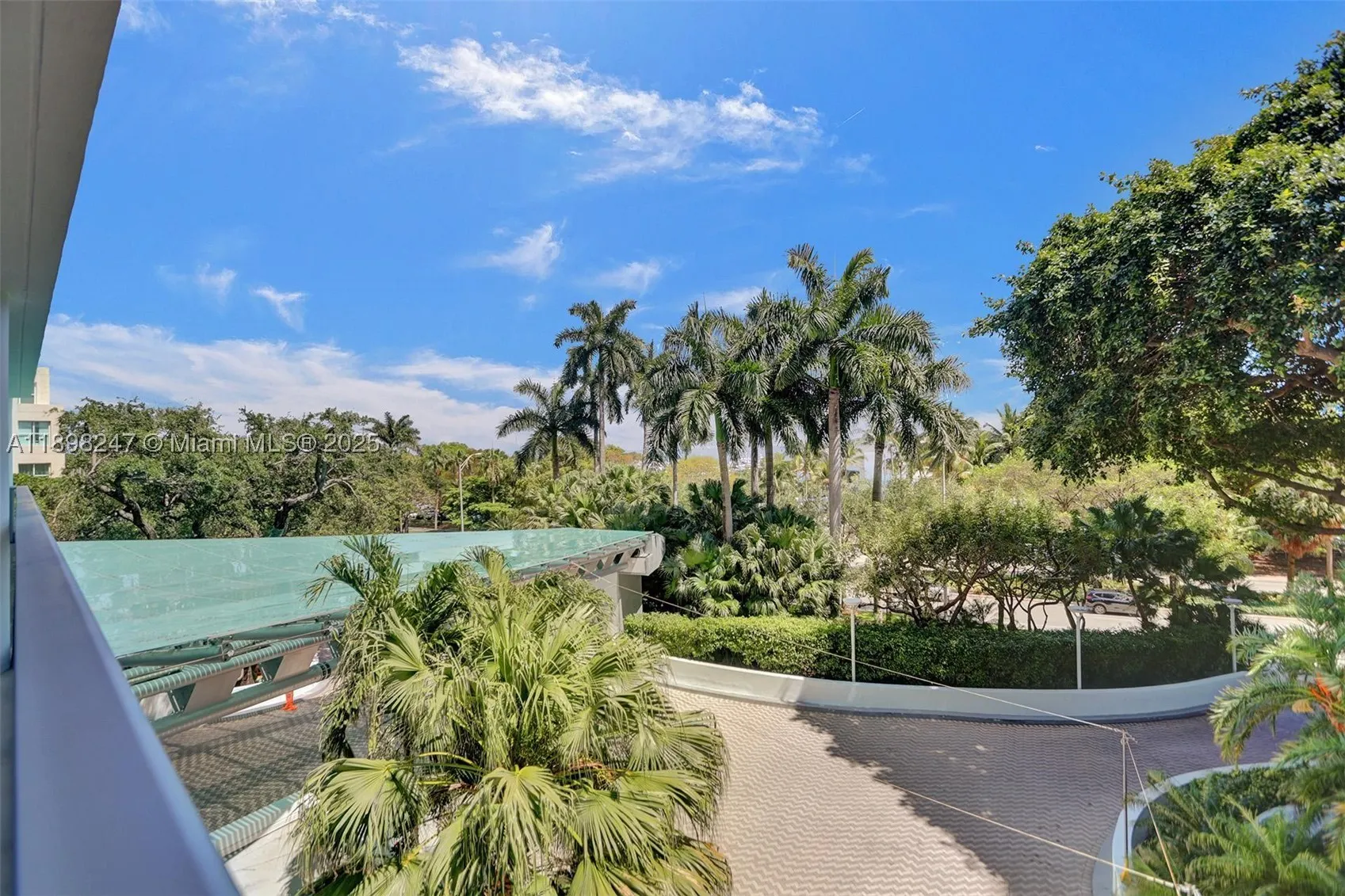 2627 S Bayshore Dr #506