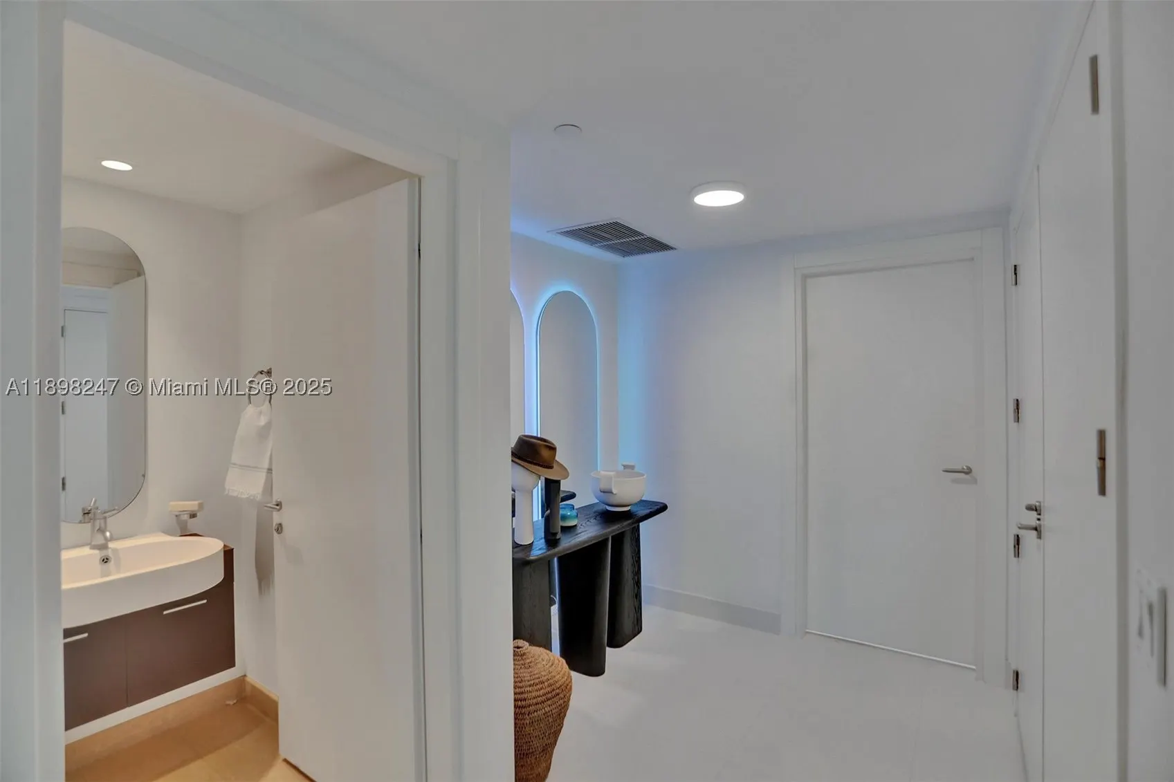 2627 S Bayshore Dr #506