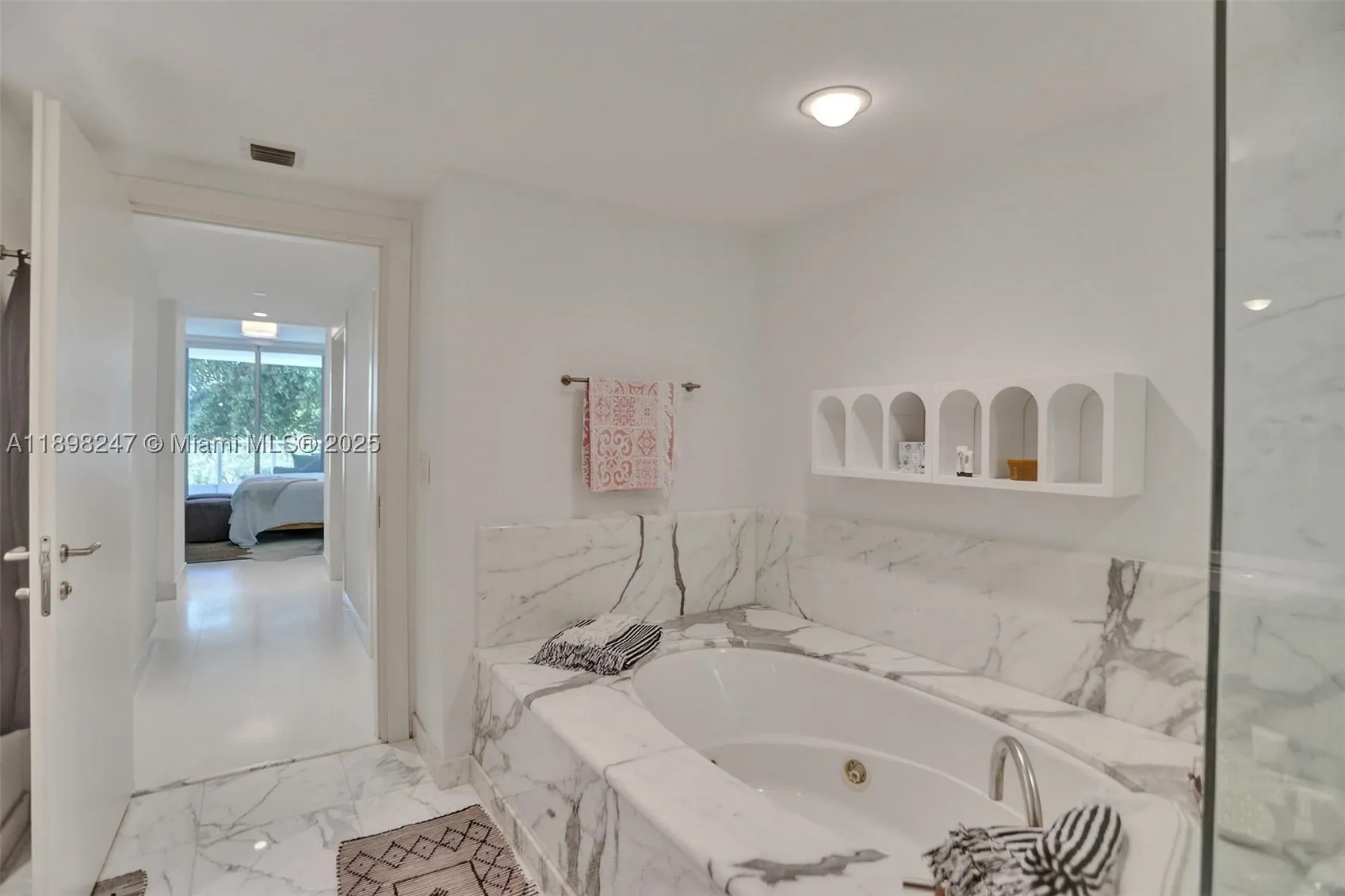 2627 S Bayshore Dr #506