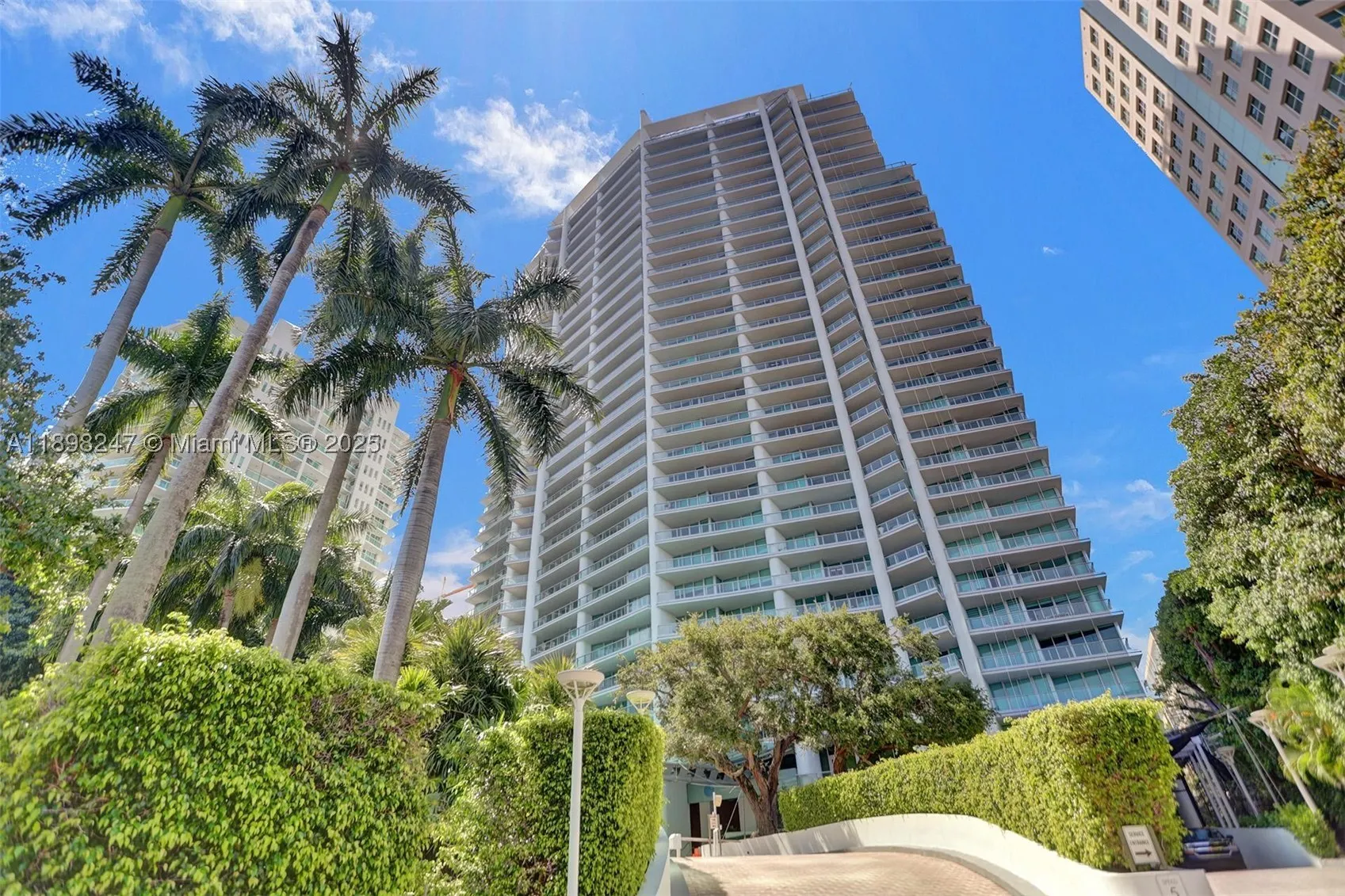 2627 S Bayshore Dr #506
