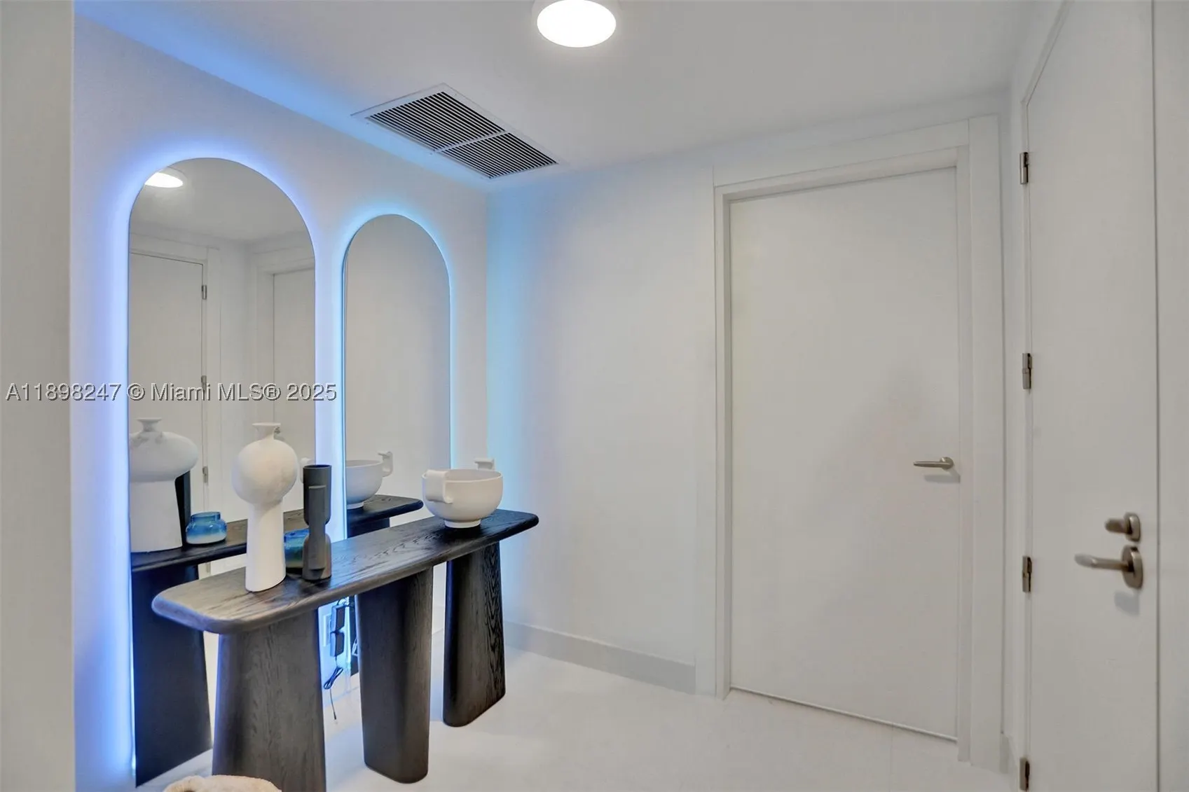 2627 S Bayshore Dr #506