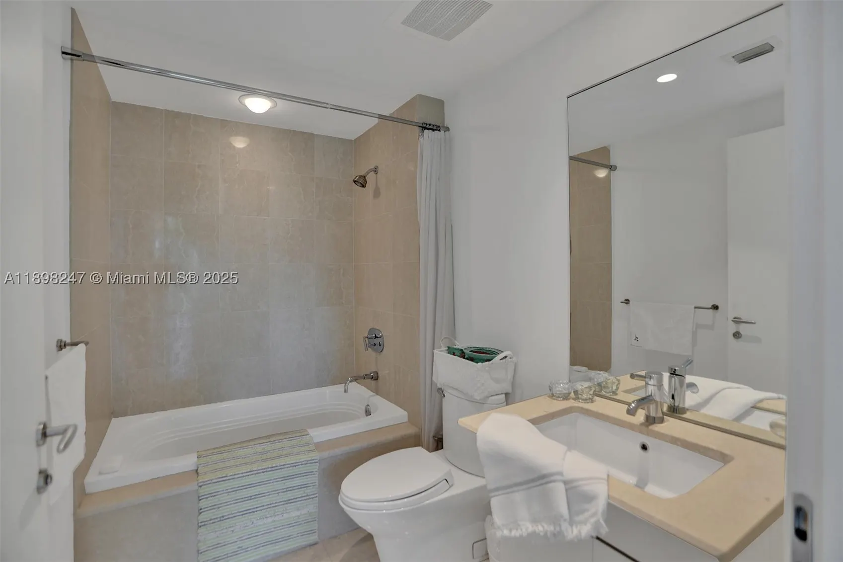 2627 S Bayshore Dr #506