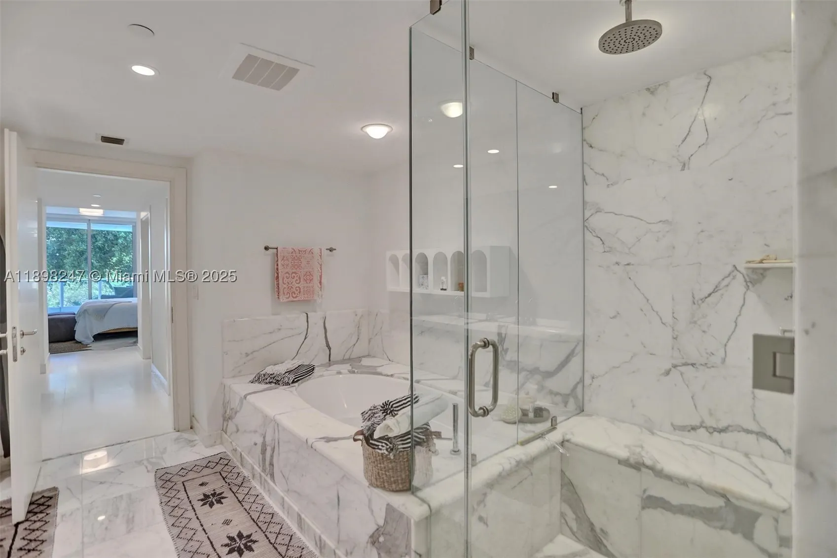 2627 S Bayshore Dr #506