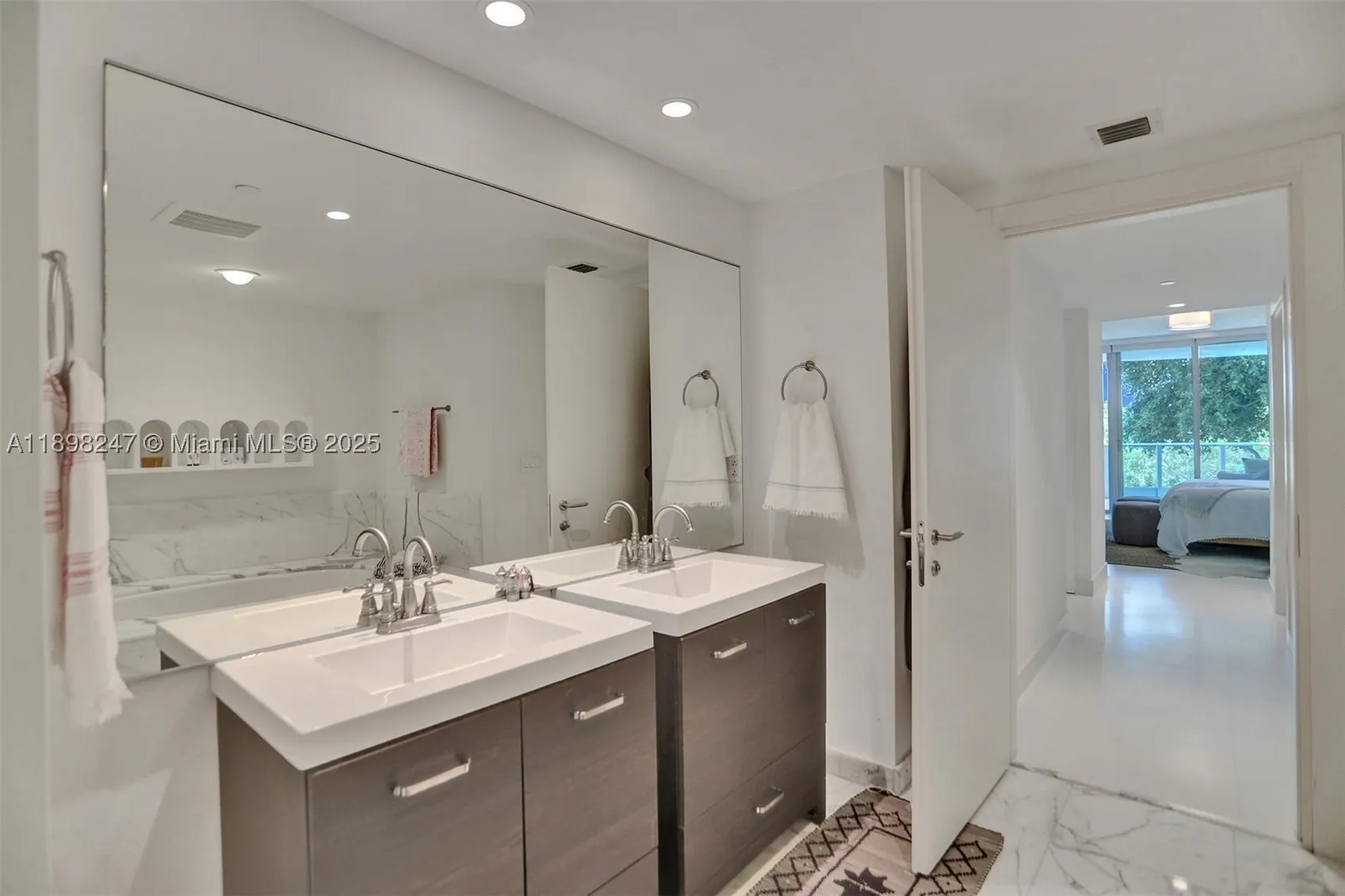 2627 S Bayshore Dr #506
