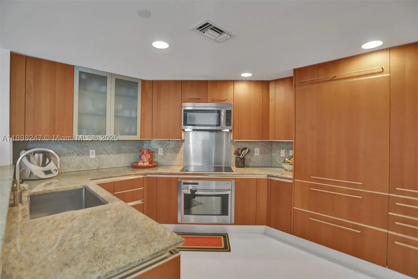2627 S Bayshore Dr #506