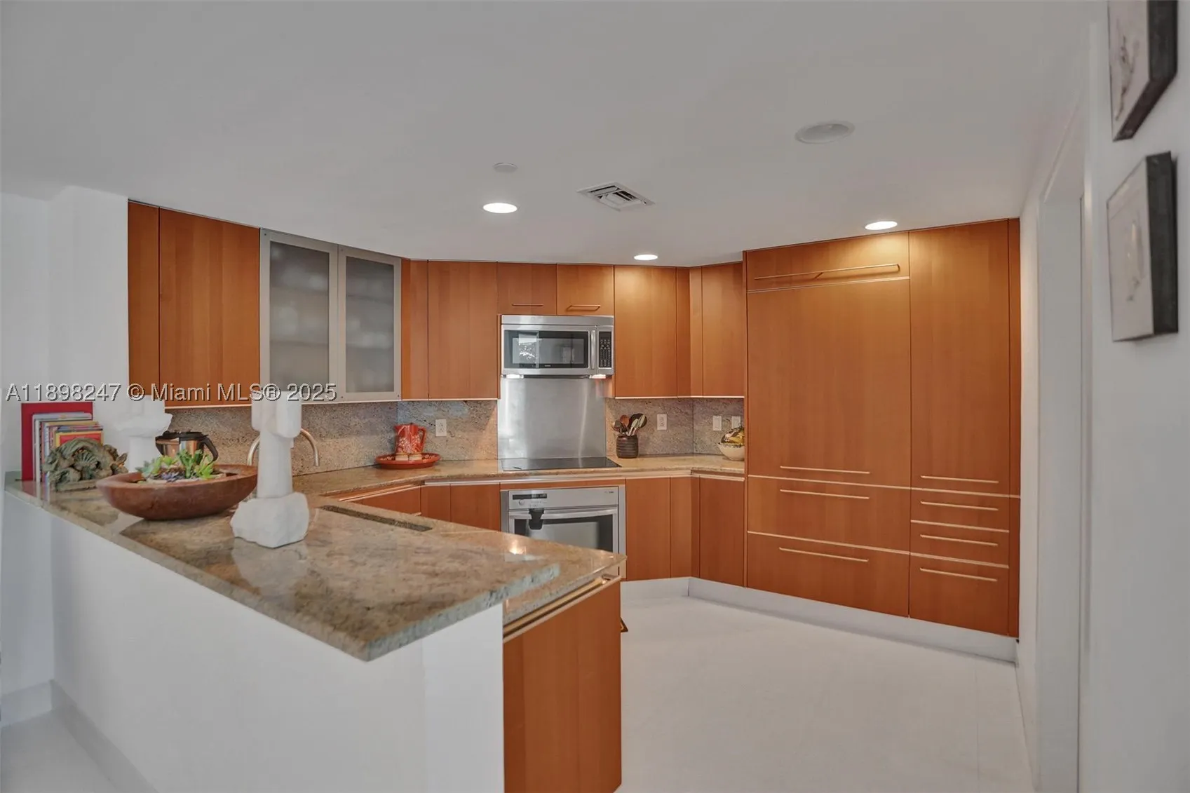 2627 S Bayshore Dr #506