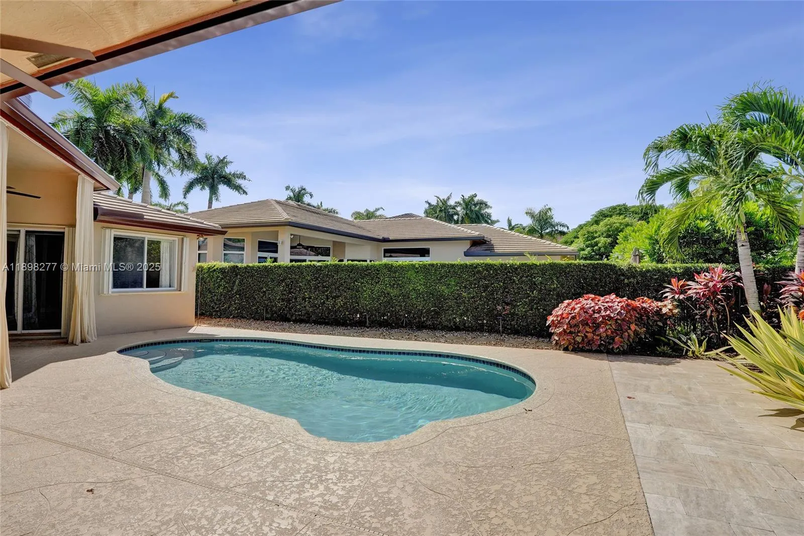 2553 Jardin Mnr