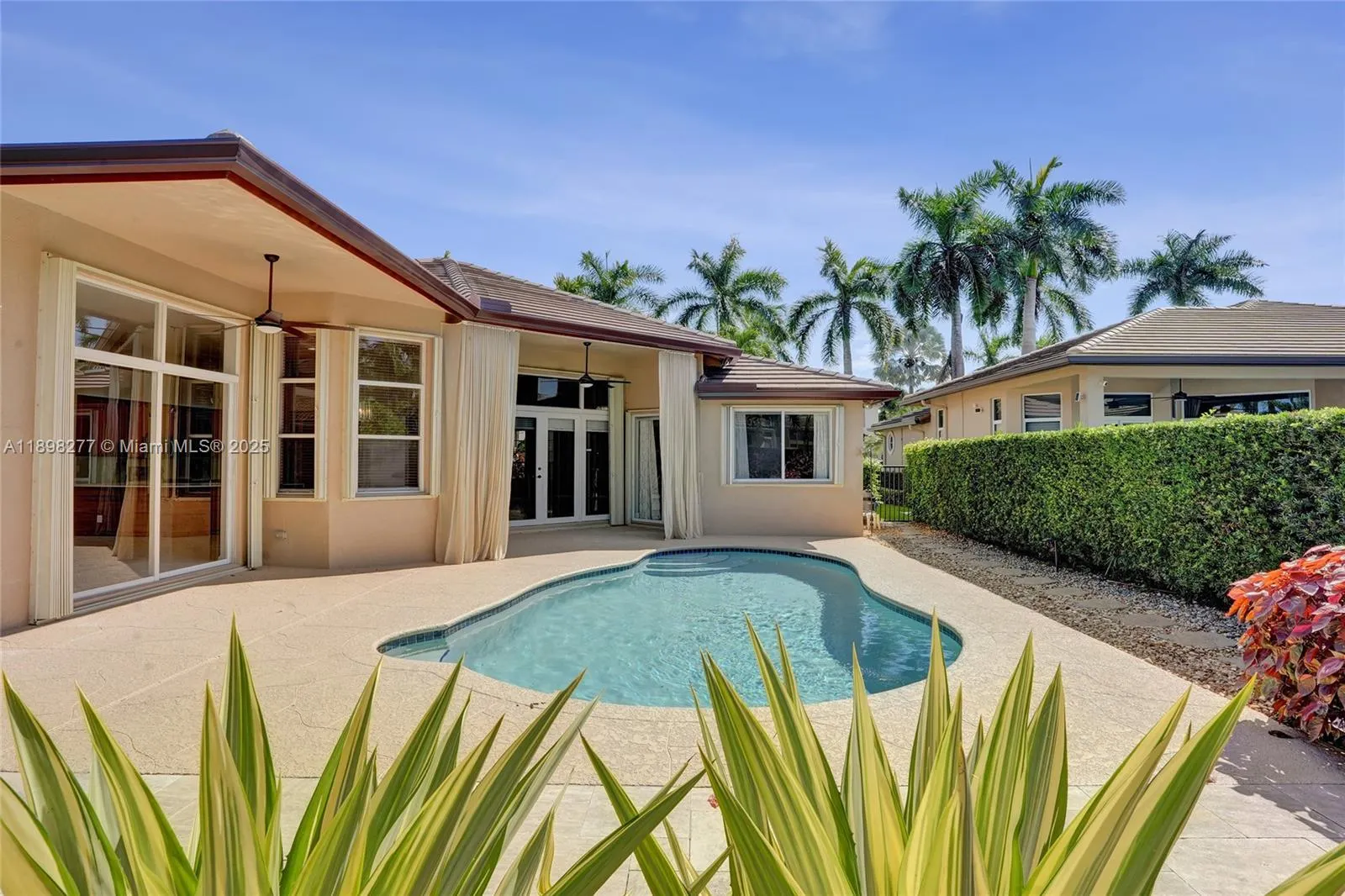2553 Jardin Mnr