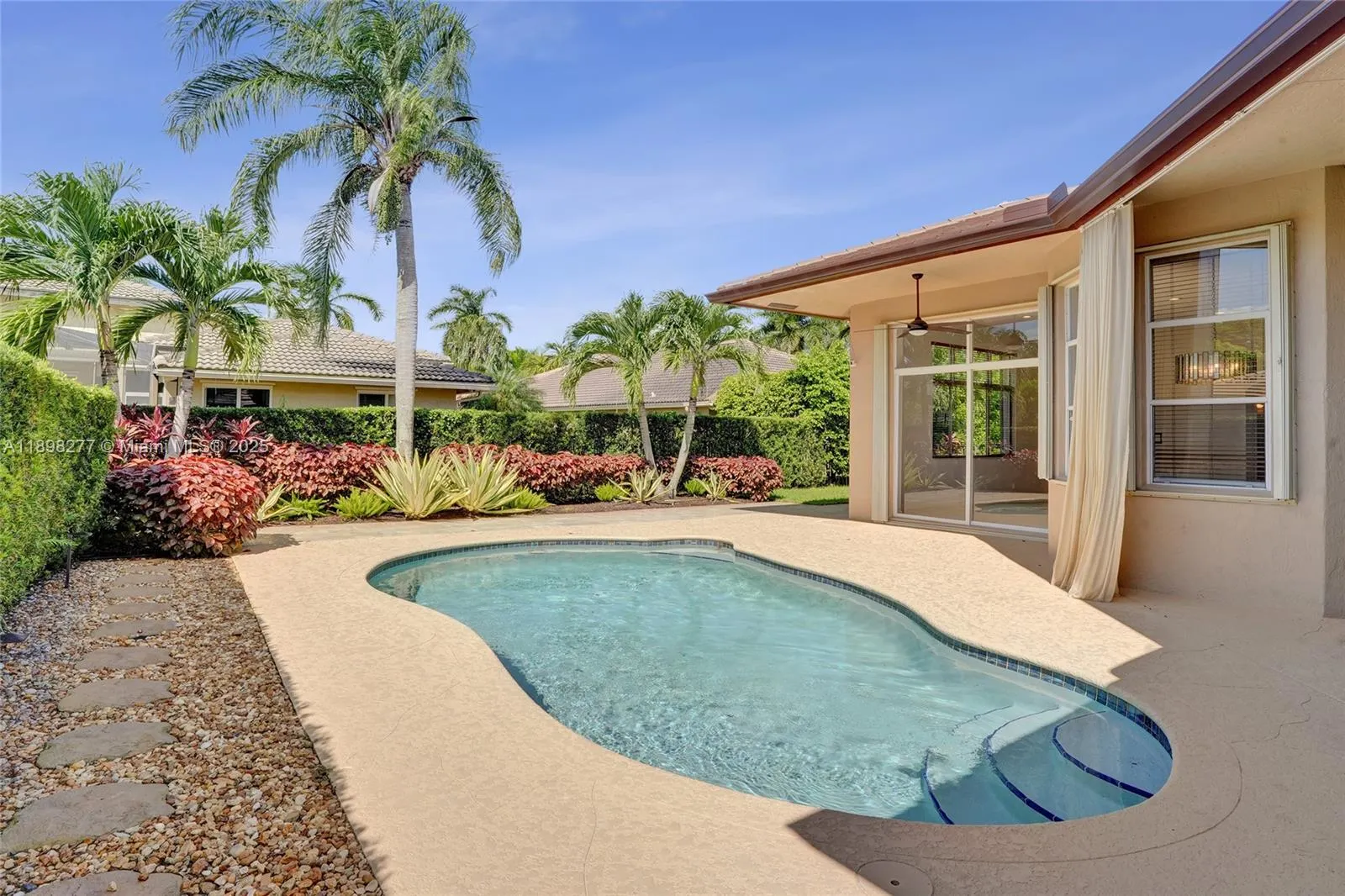 2553 Jardin Mnr