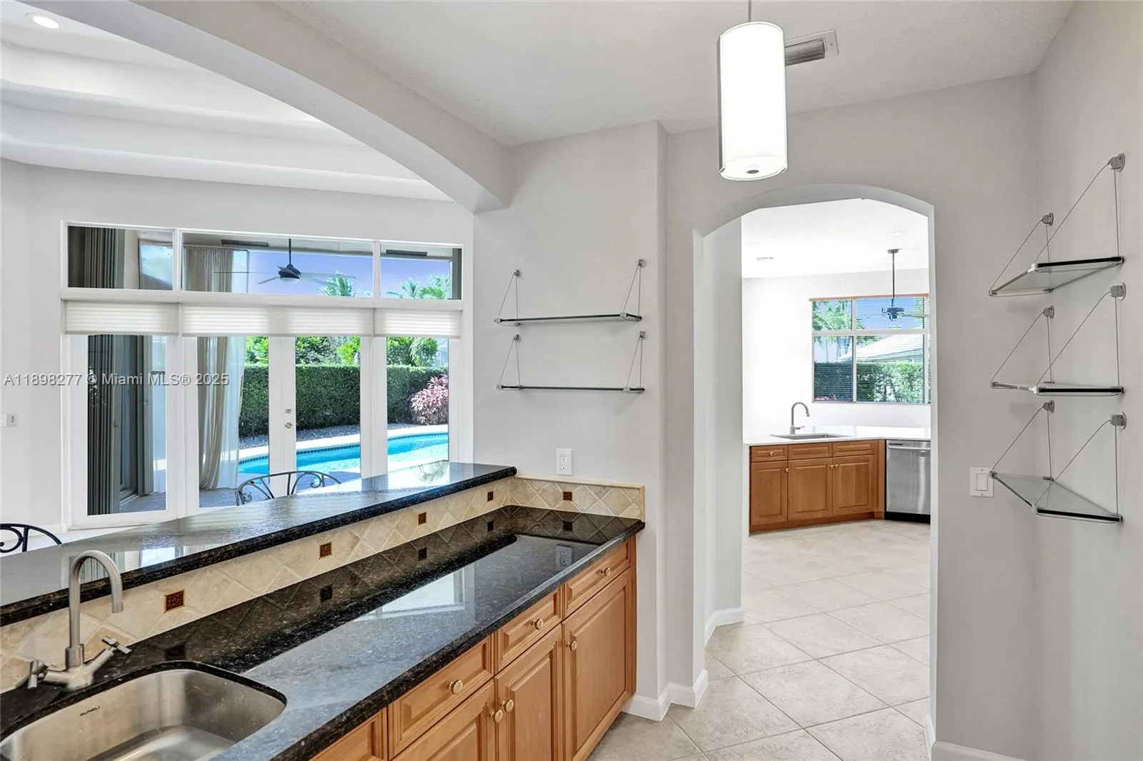 2553 Jardin Mnr