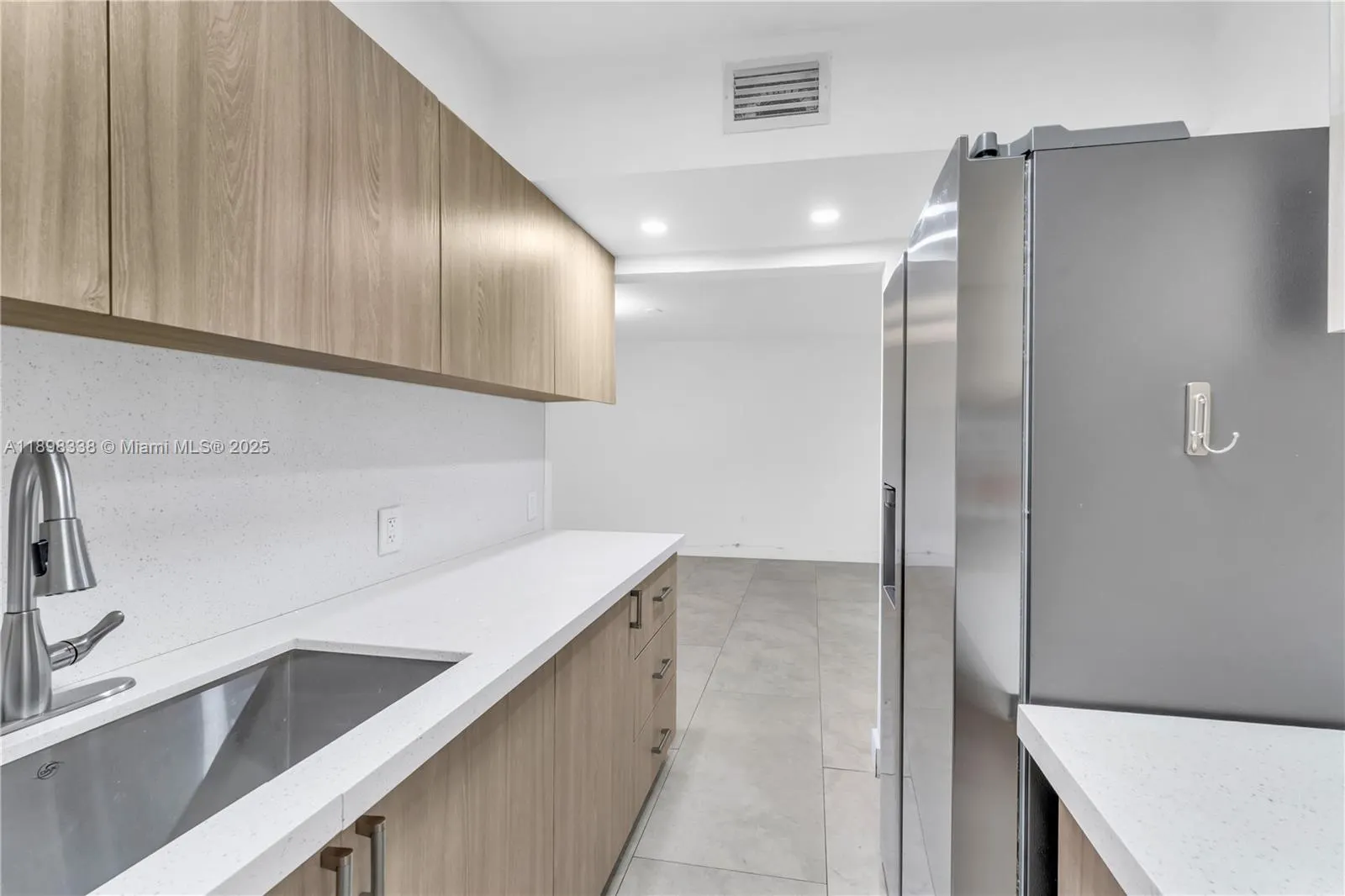 1251 NE 108th St, #810