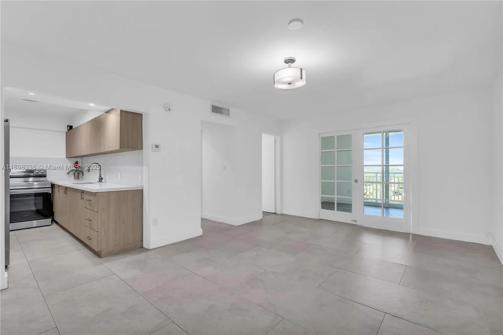 1251 NE 108th St, #810