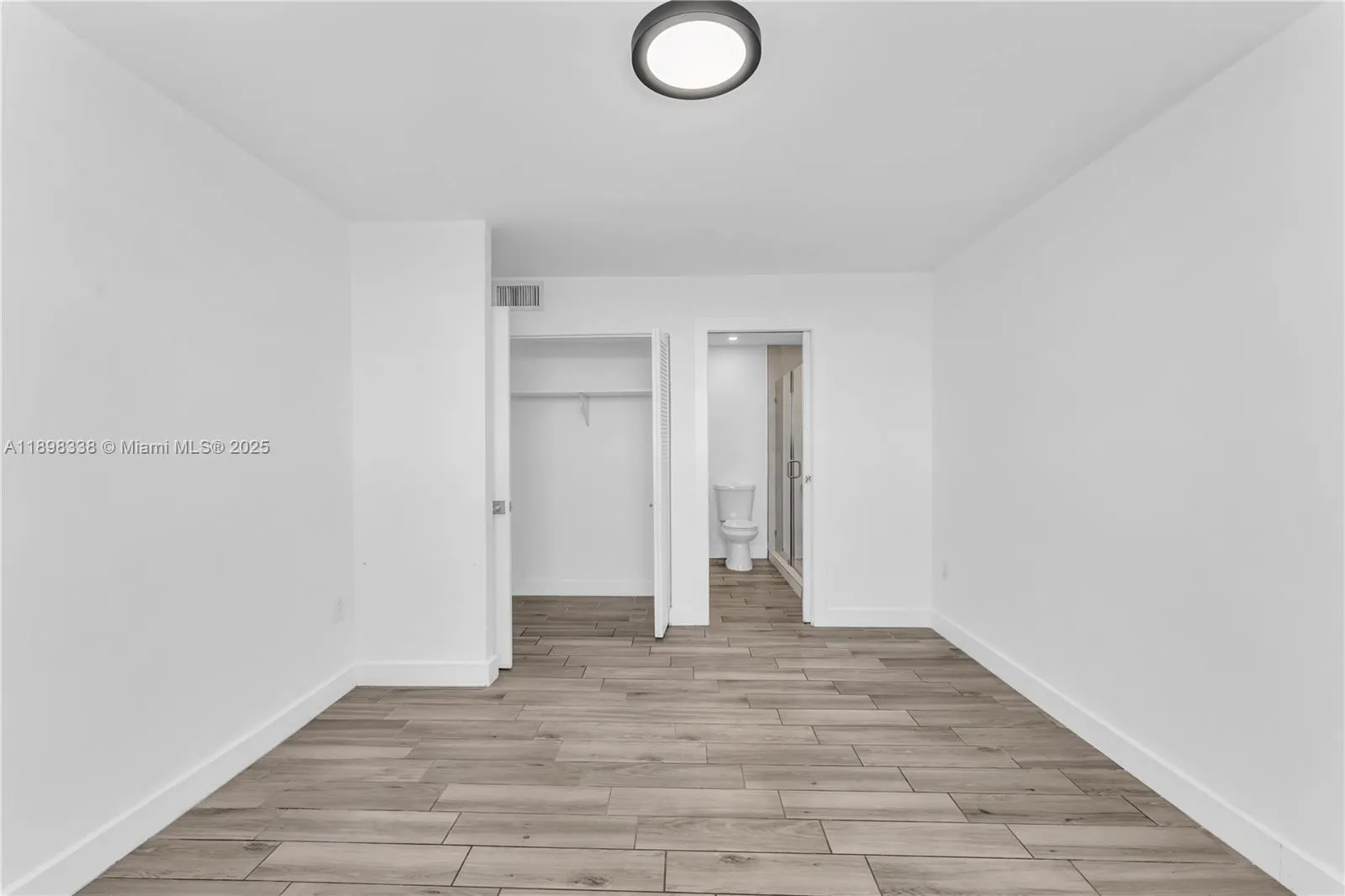 1251 NE 108th St, #810