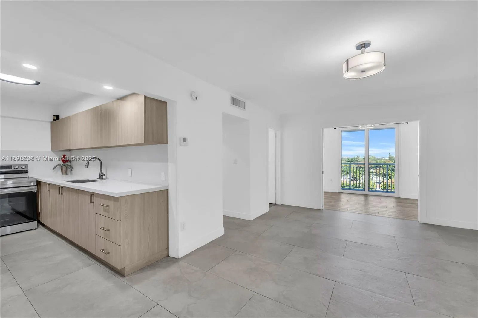 1251 NE 108th St, #810