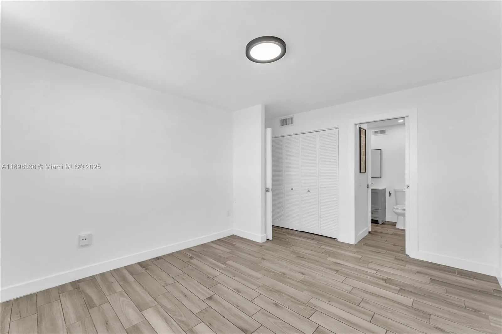1251 NE 108th St, #810