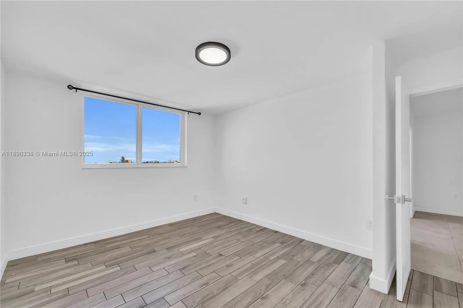 1251 NE 108th St, #810