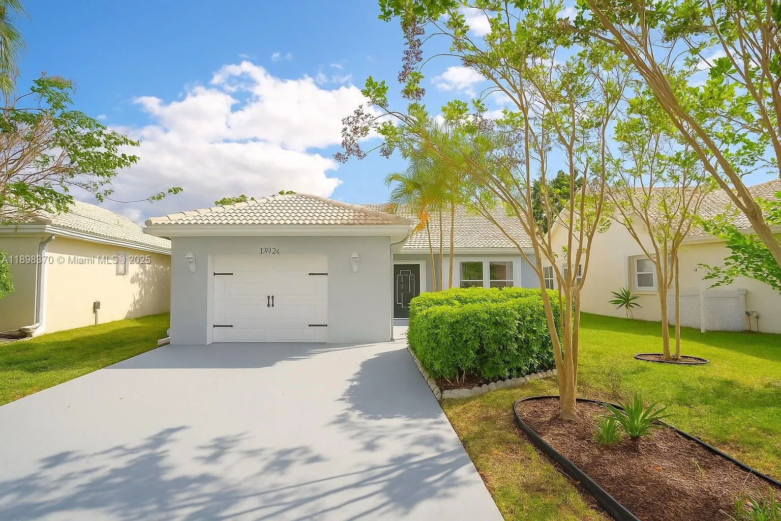 13026 Hampton Lakes Cir