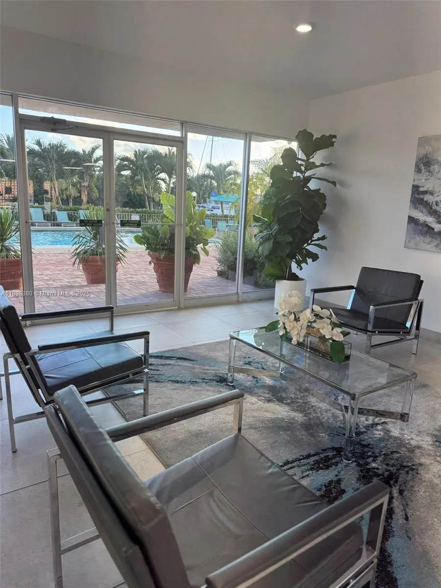 401 SE Golden Isles Dr, #910