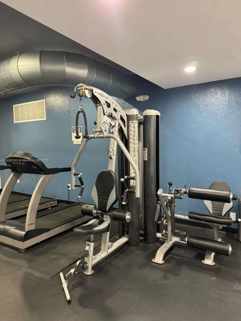 401 SE Golden Isles Dr, #910