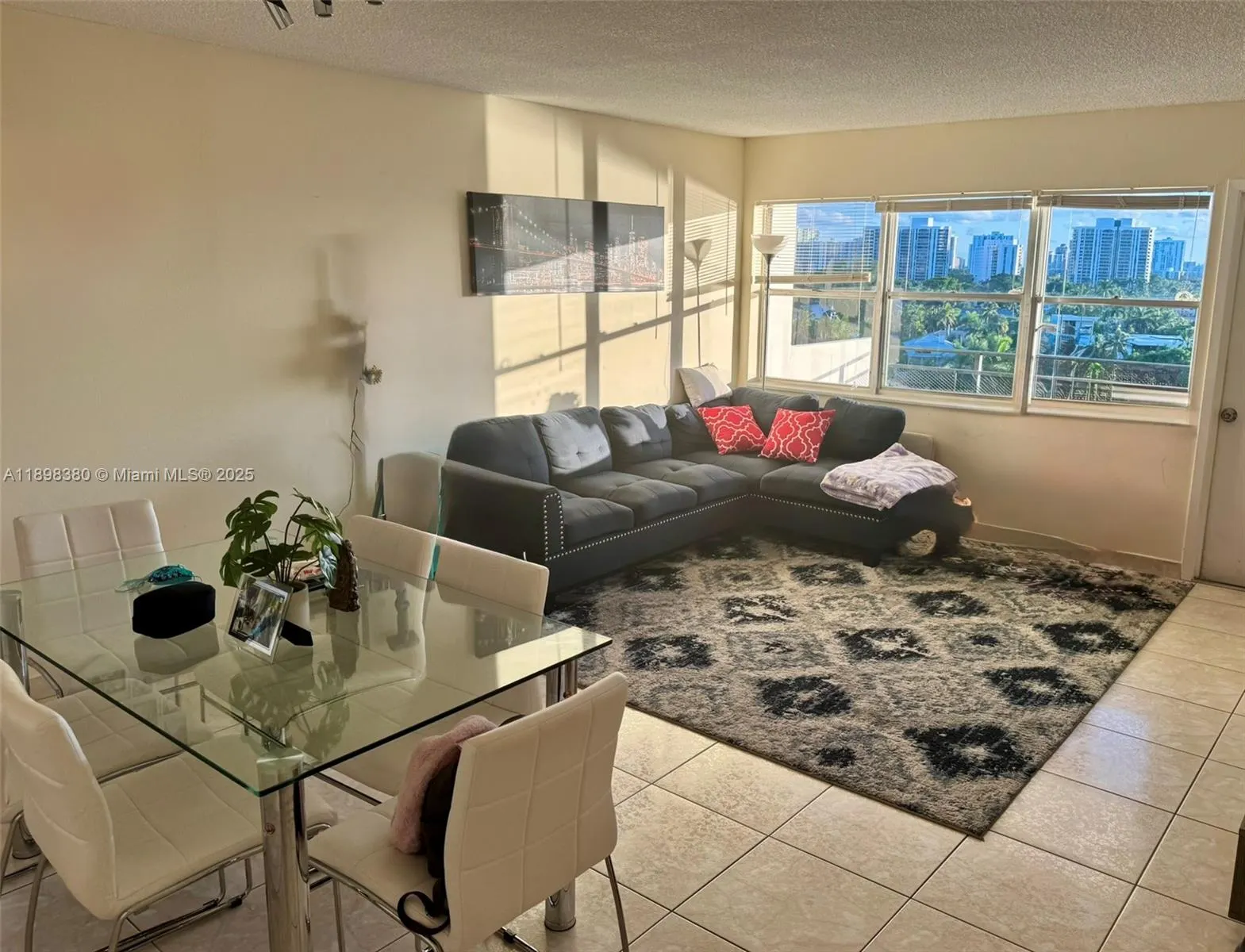 401 SE Golden Isles Dr, #910