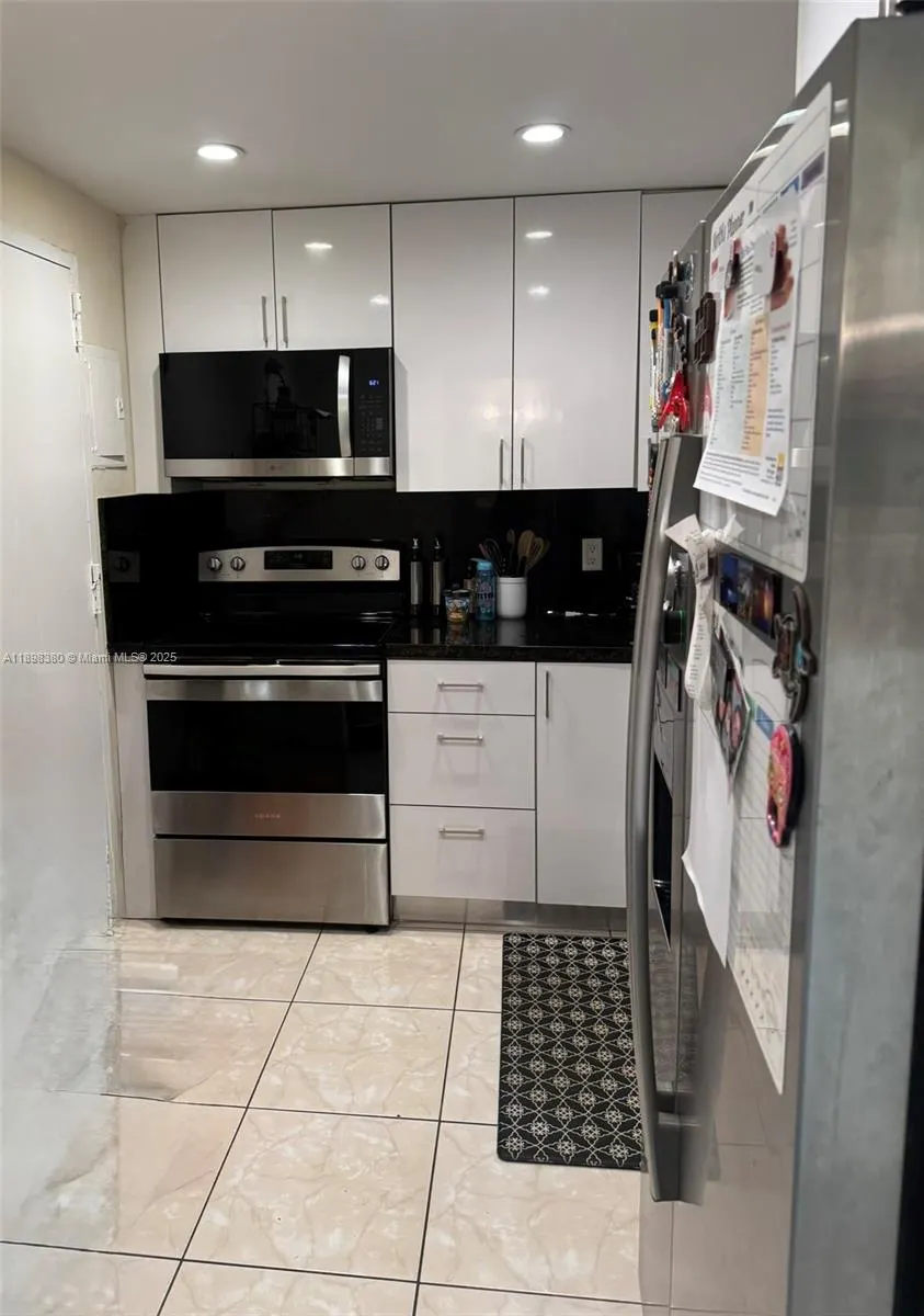 401 SE Golden Isles Dr, #910