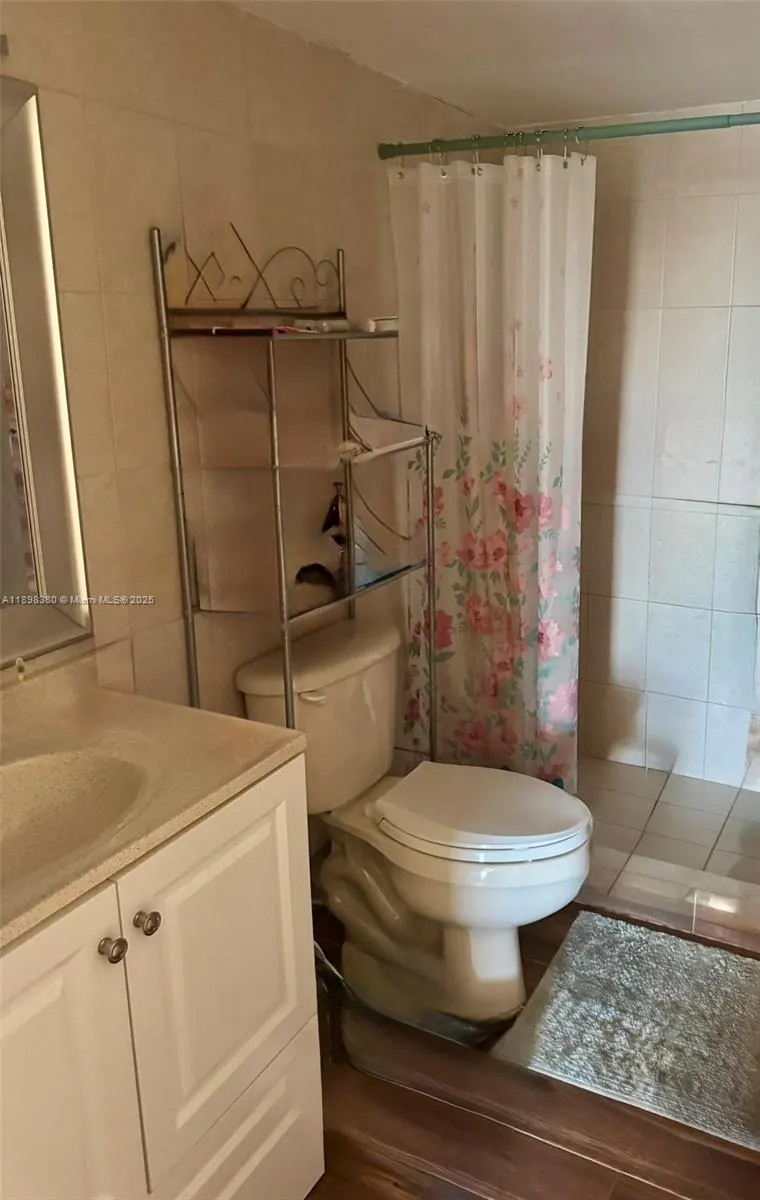 401 SE Golden Isles Dr, #910