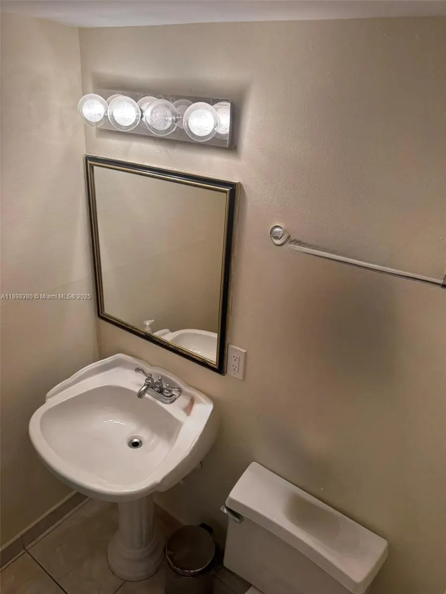 401 SE Golden Isles Dr, #910