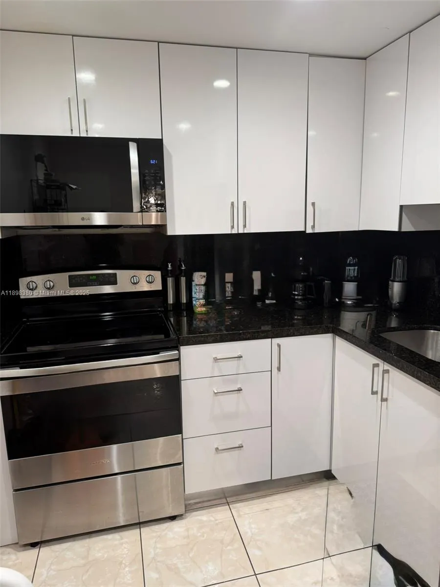 401 SE Golden Isles Dr, #910