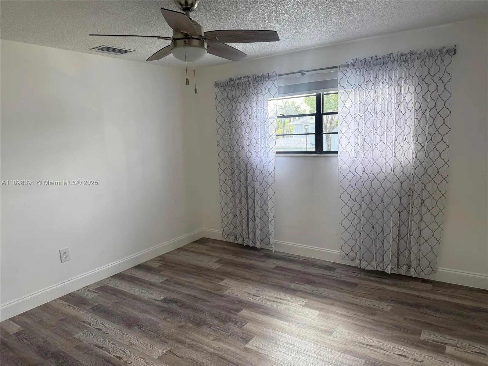 9869 NW 52nd Ter