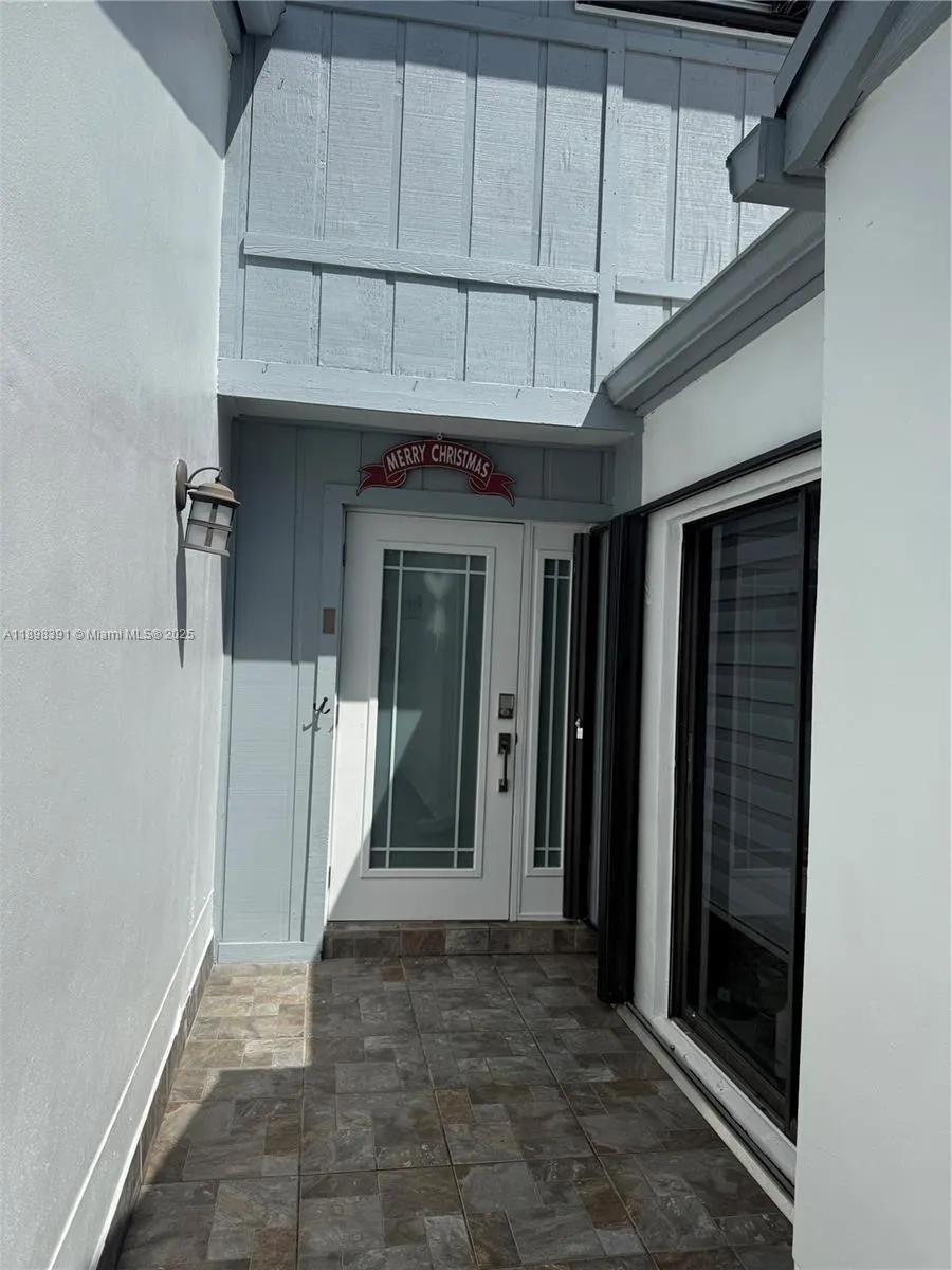 9869 NW 52nd Ter