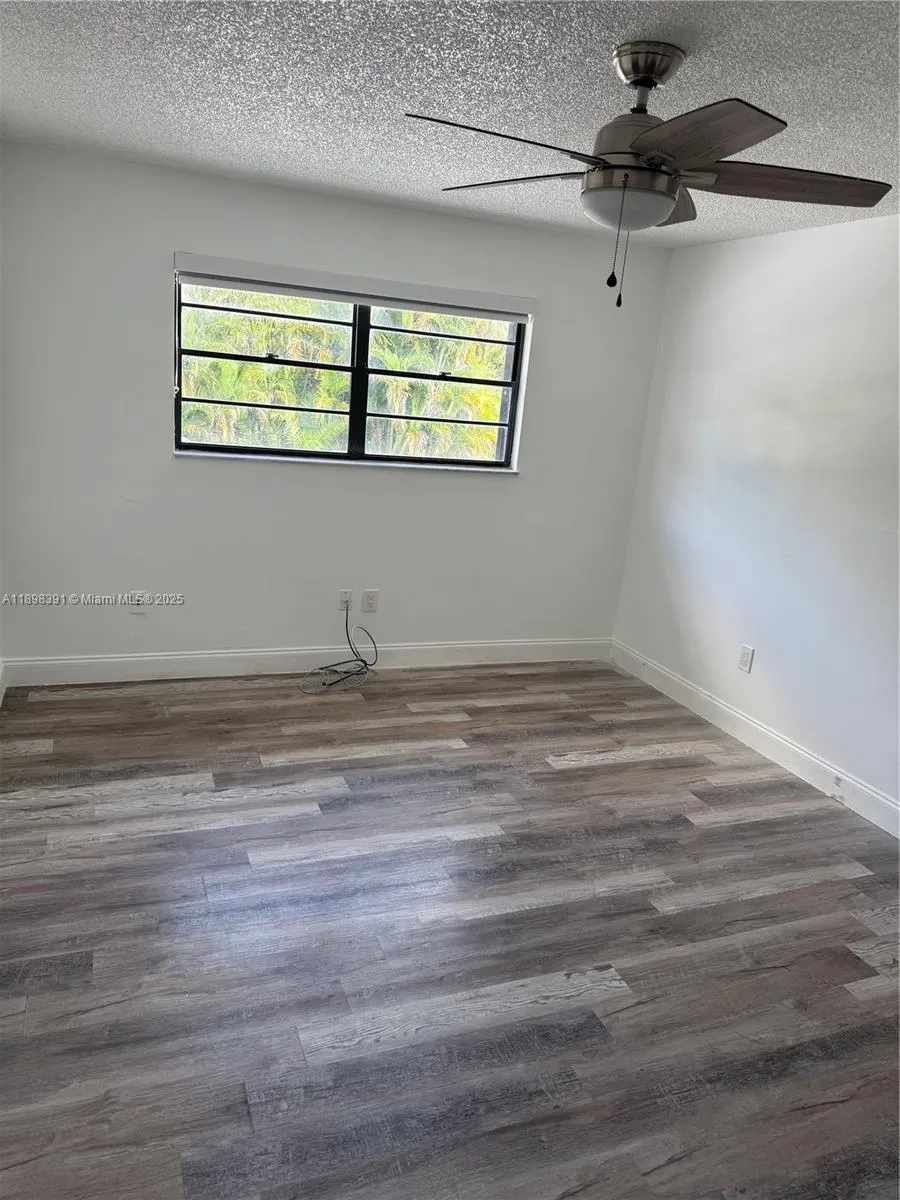 9869 NW 52nd Ter