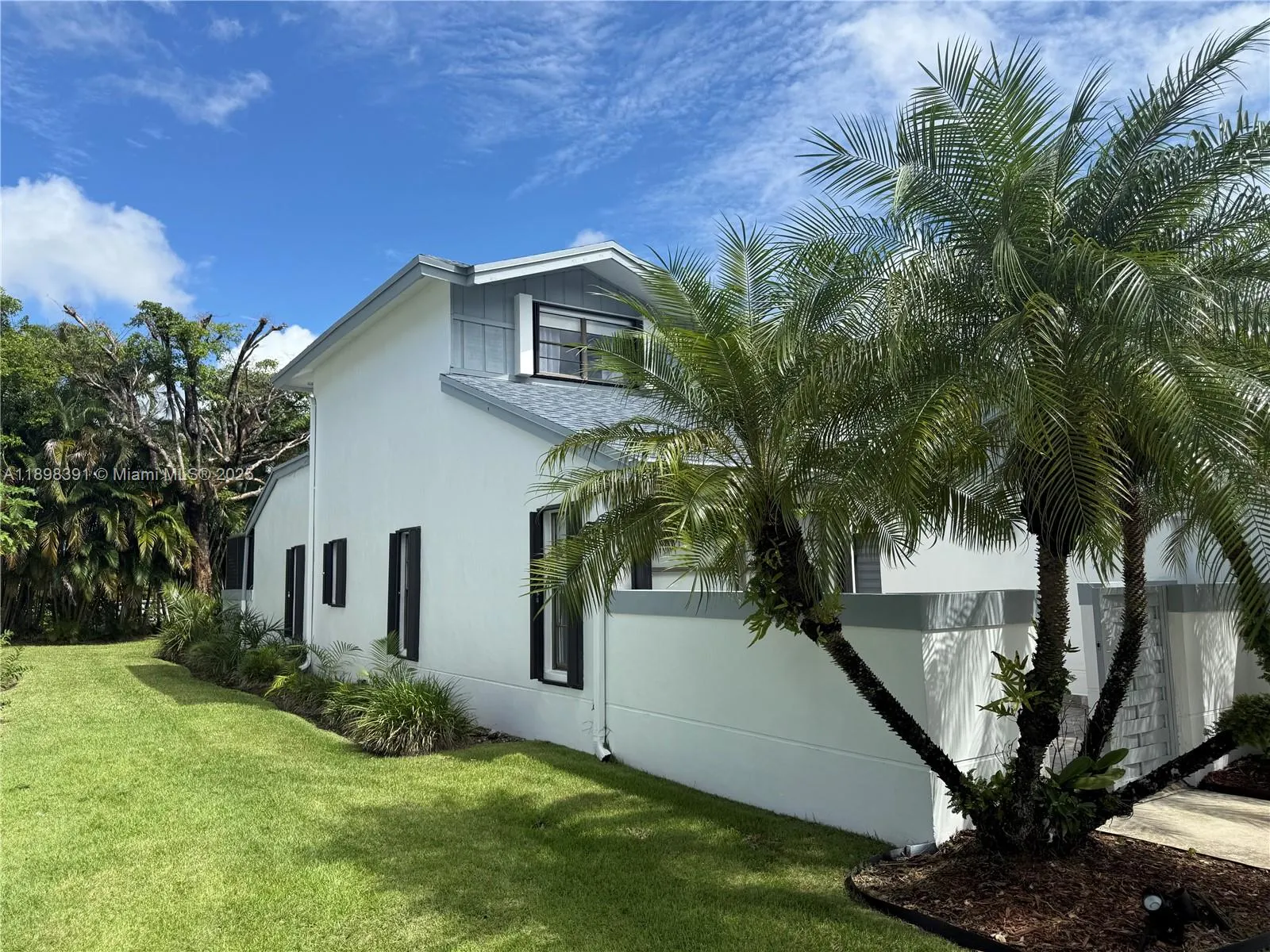 9869 NW 52nd Ter