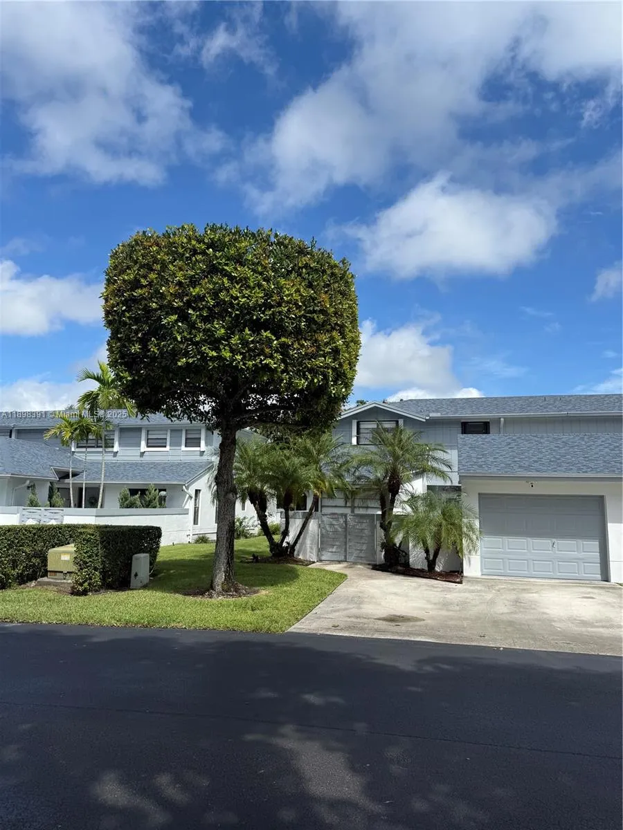 9869 NW 52nd Ter