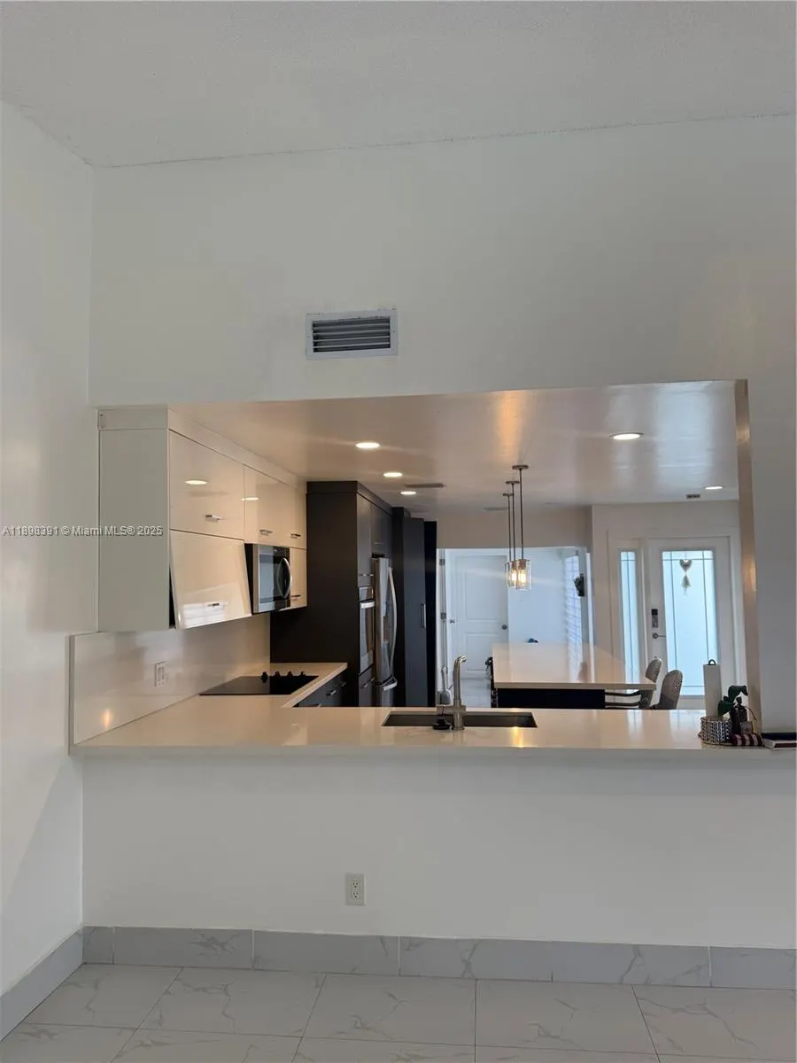 9869 NW 52nd Ter