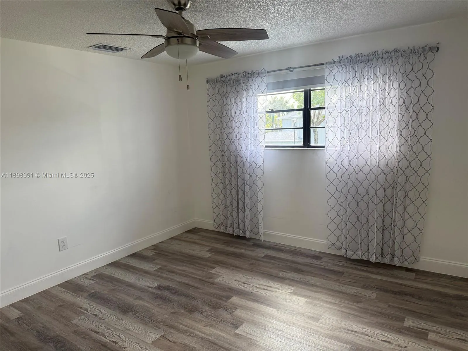 9869 NW 52nd Ter